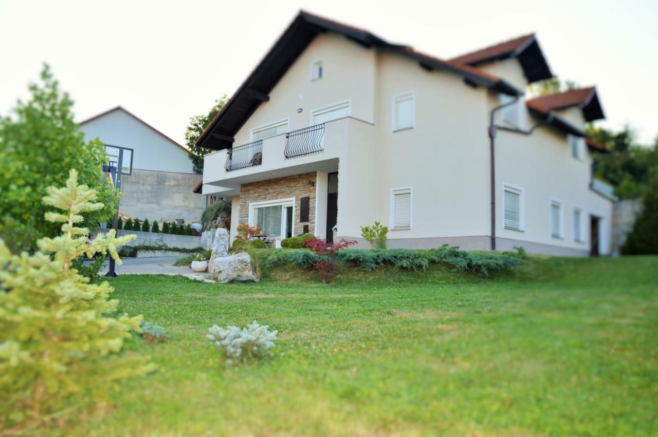 Maple Place Pivka Exterior photo